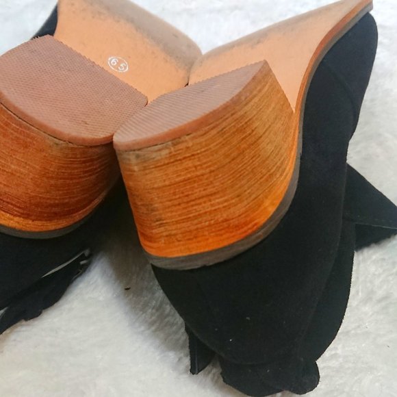 Super Cute Faux Suede Ankle boots, Size 6.5 - Picture 5 of 5